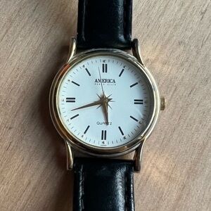 America Perry Ellis ladies classic black leather dress watch NEW BATTERY